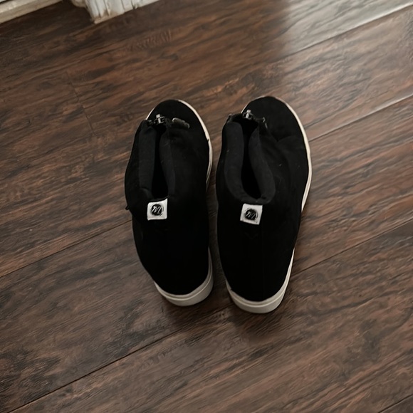 Wedge - Picture 2 of 3